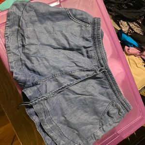 Women’s universal thread Jean shorts. Size medium